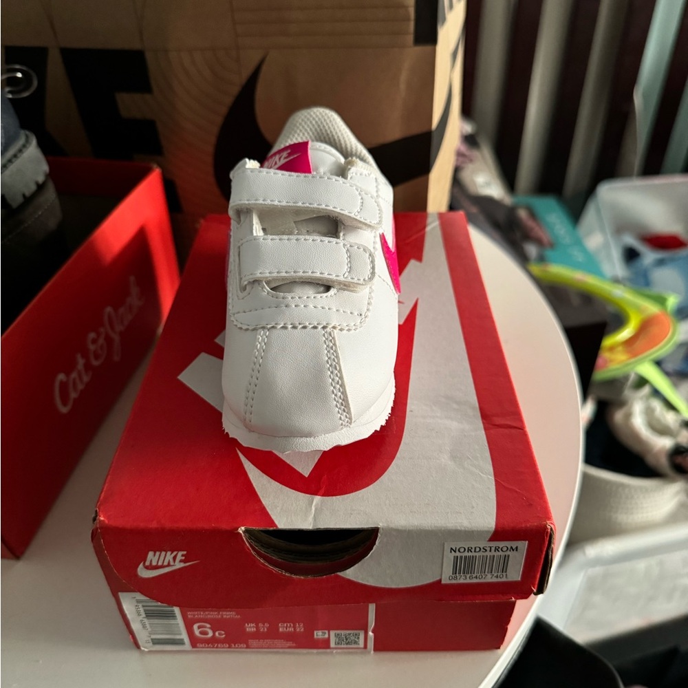 Nike Kids Sneakers in White and Pink